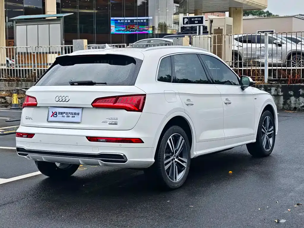 Audi Q5L — фото 7