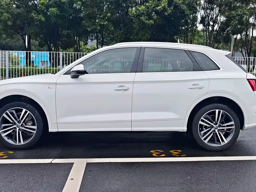 Audi Q5L — фото 3