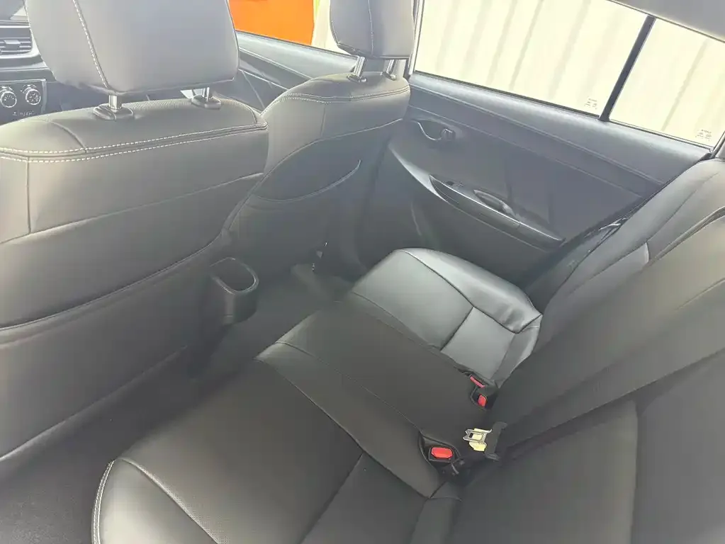 Toyota Yaris L — фото 2