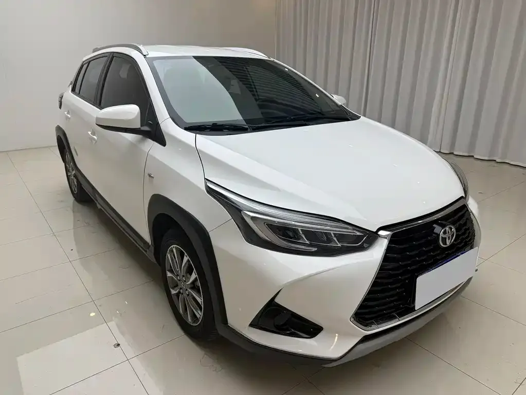 Toyota Yaris L — фото 4