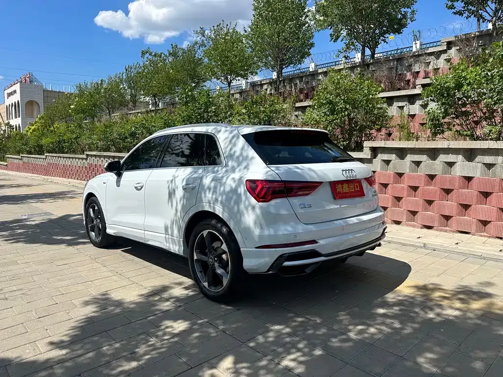 Audi Q3 — фото 10
