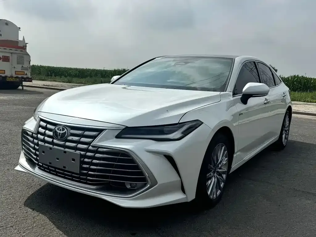 Toyota Avalon — фото 1