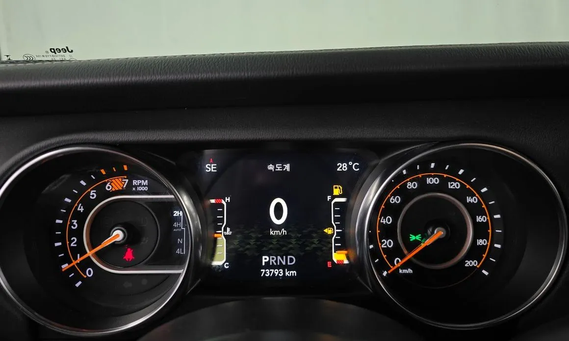 Jeep Wrangler 2022 из KR, фото 4