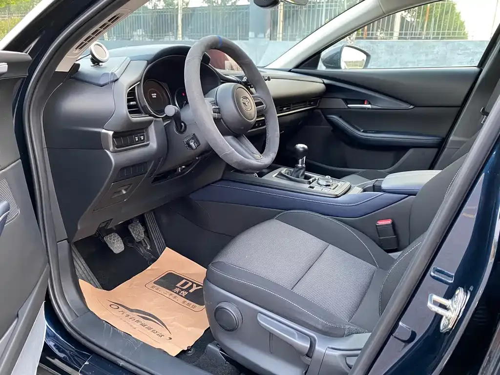 Mazda CX-30 2024 из CN, фото 2