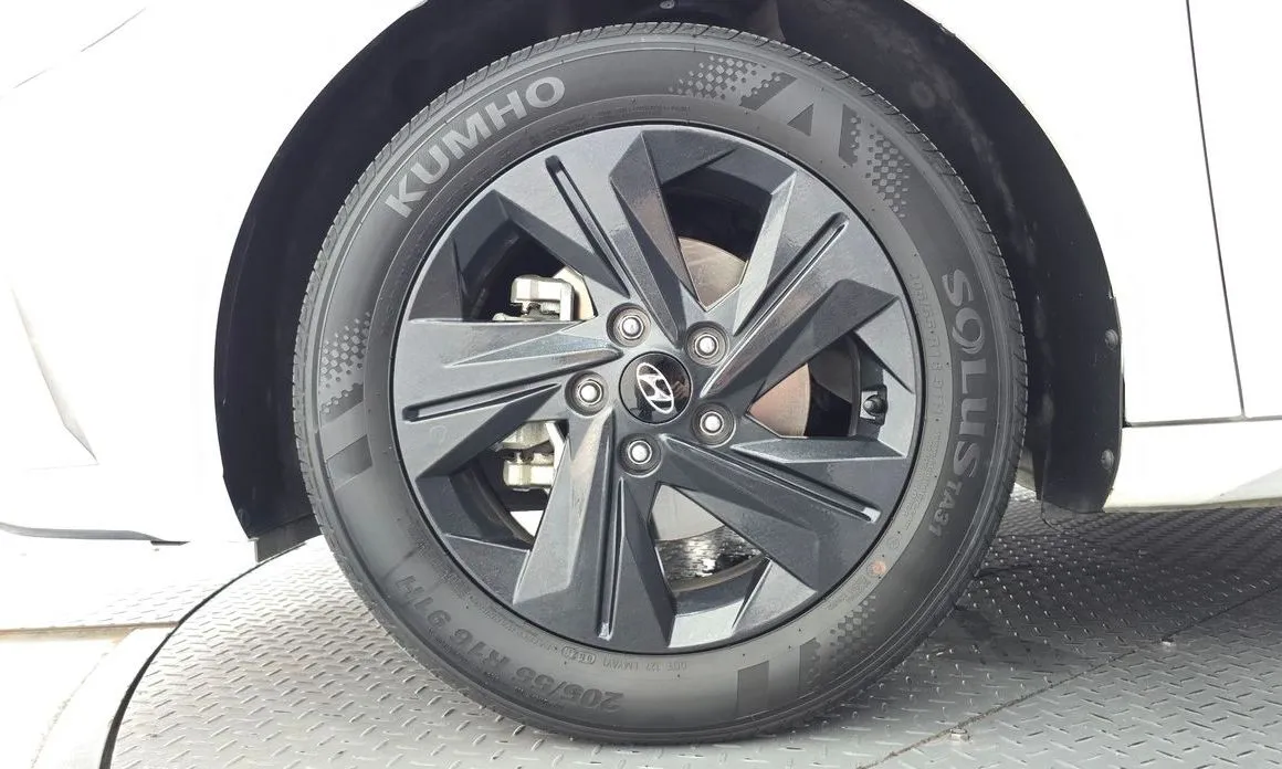 Hyundai AVANTE — фото 3