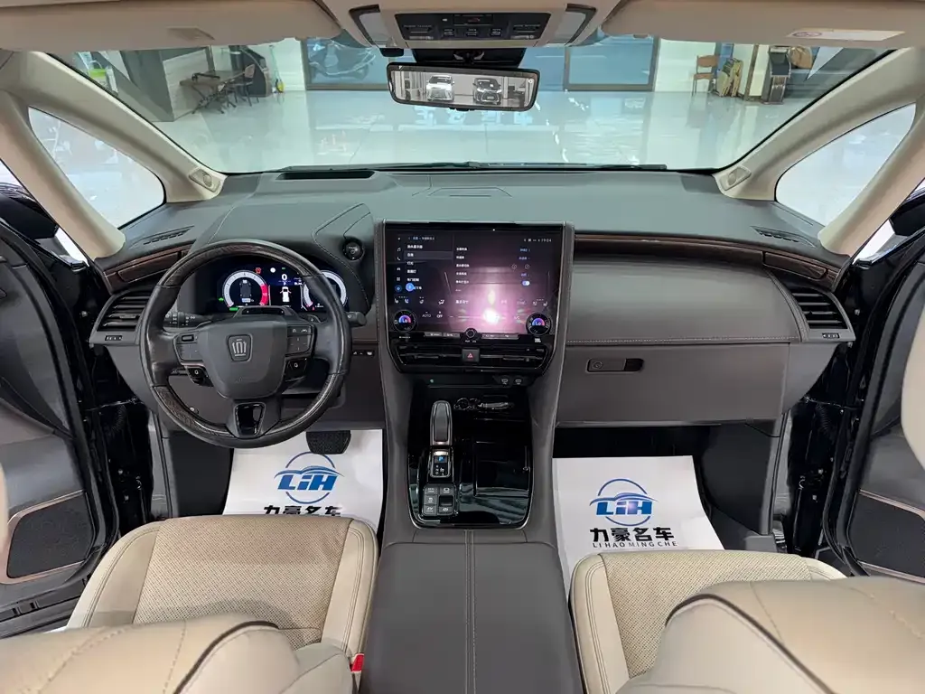 Toyota Vellfire — фото 3