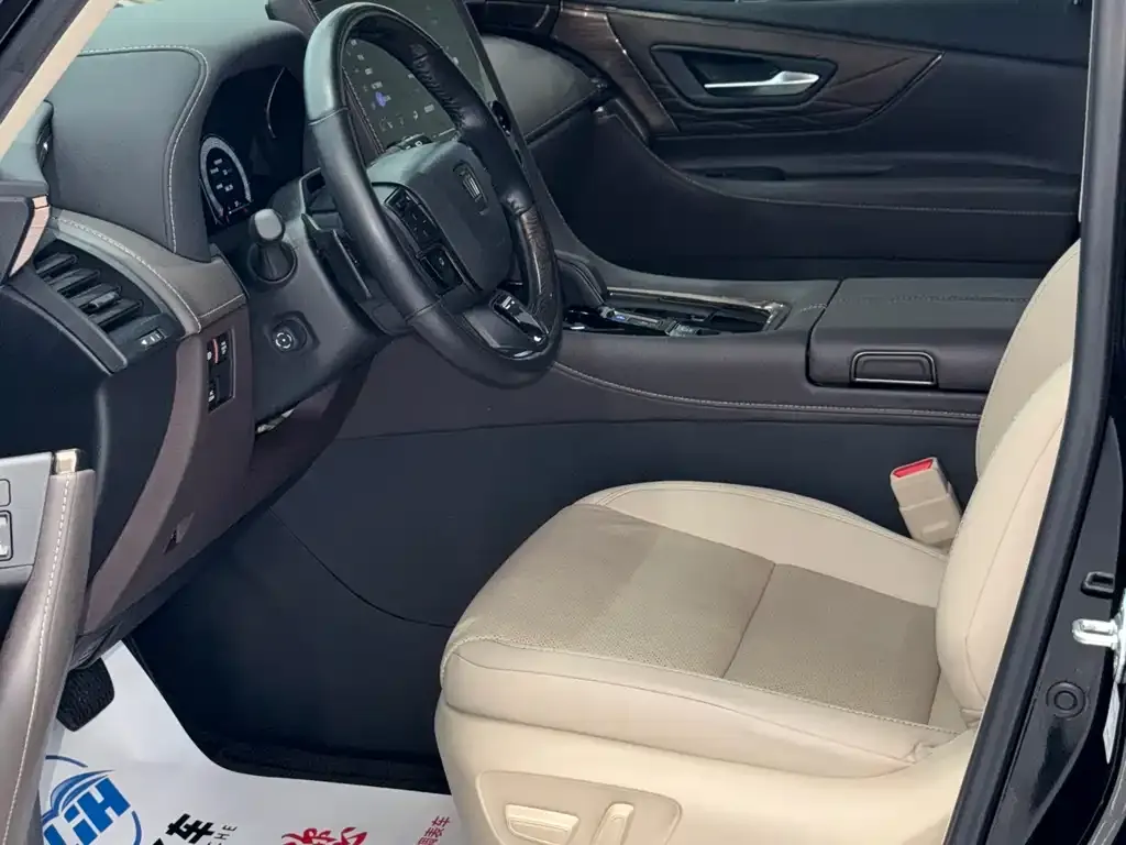 Toyota Vellfire — фото 4