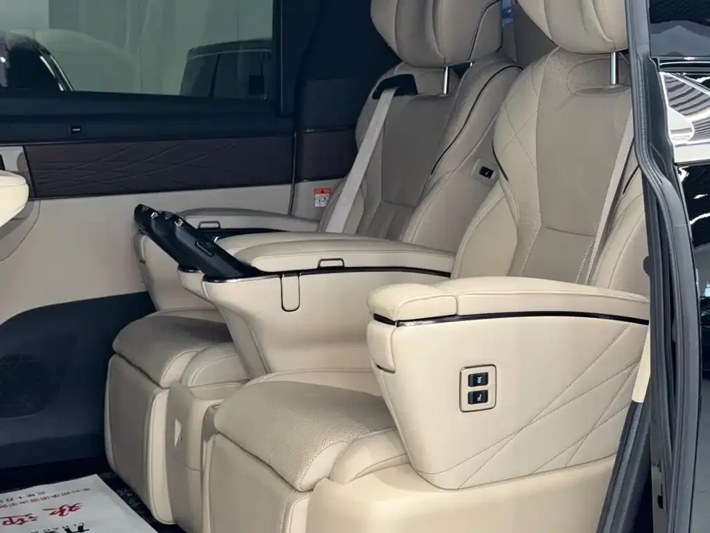 Toyota Vellfire — фото 2