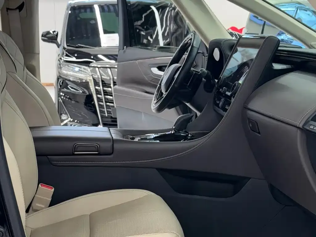 Toyota Vellfire — фото 6