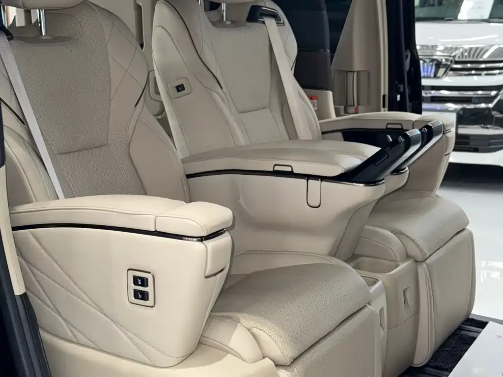 Toyota Vellfire — фото 5
