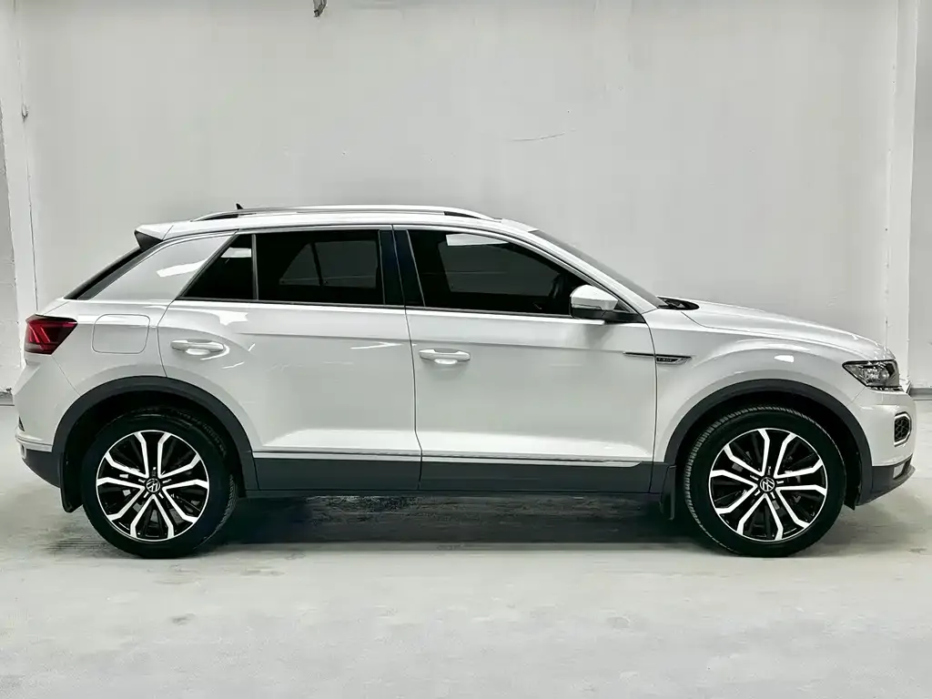 Volkswagen T-Roc — фото 8