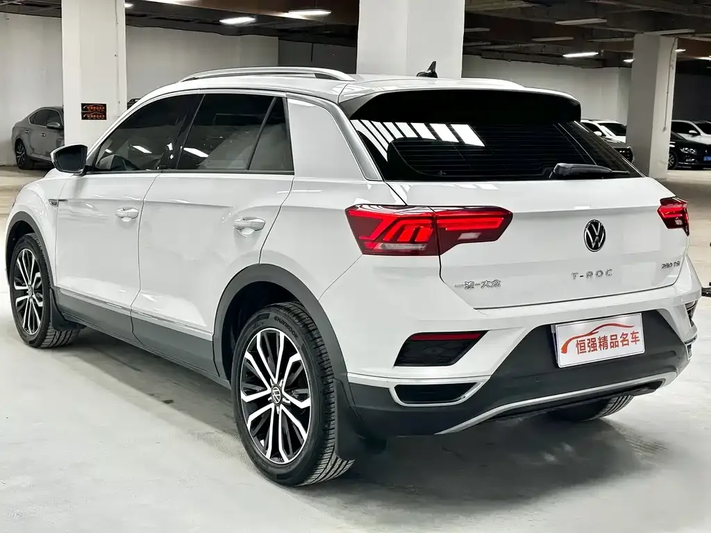 Volkswagen T-Roc — фото 5