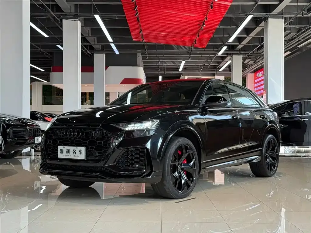 Audi RS Q8 — фото 1