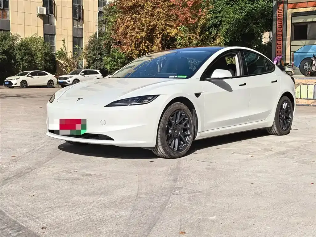 Tesla Model 3 — фото 1