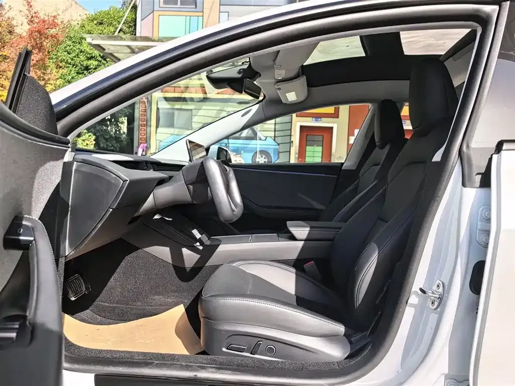 Tesla Model 3 — фото 10