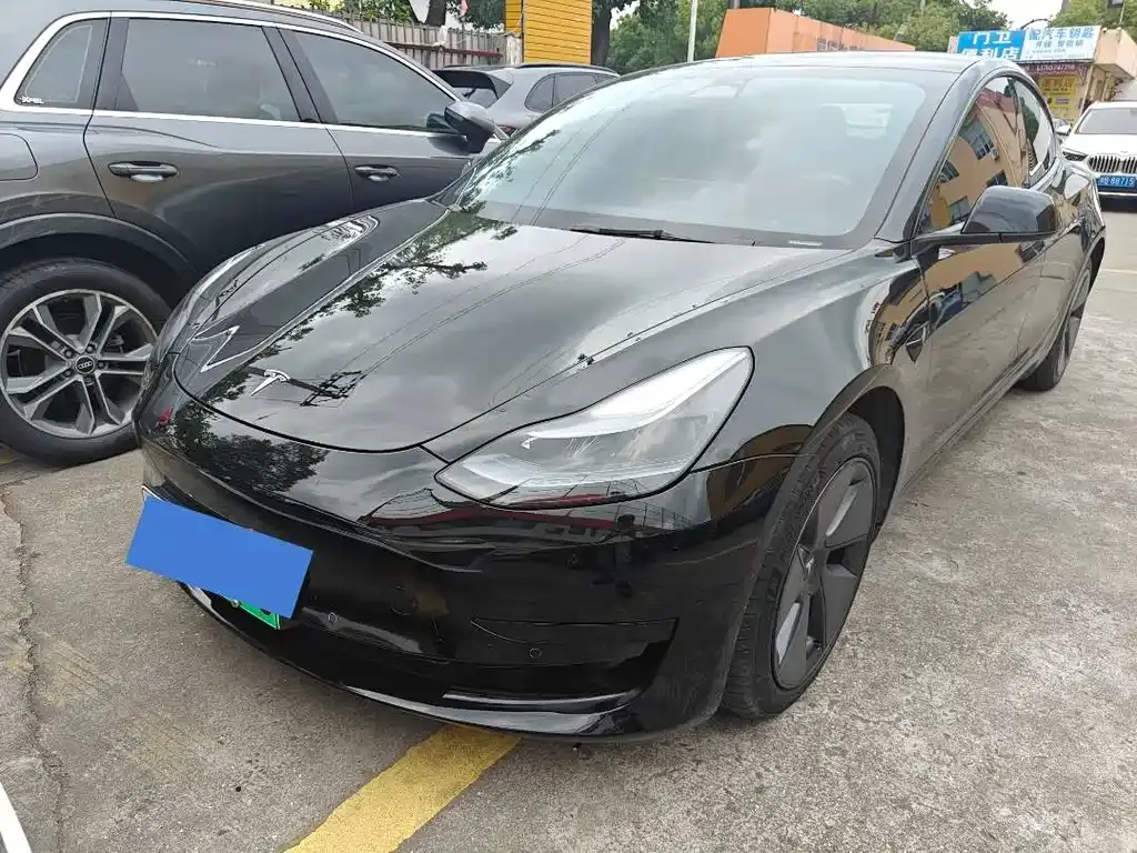 Tesla Model 3 — фото 1