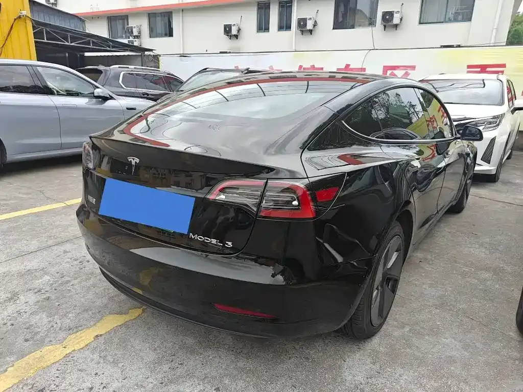 Tesla Model 3 — фото 4