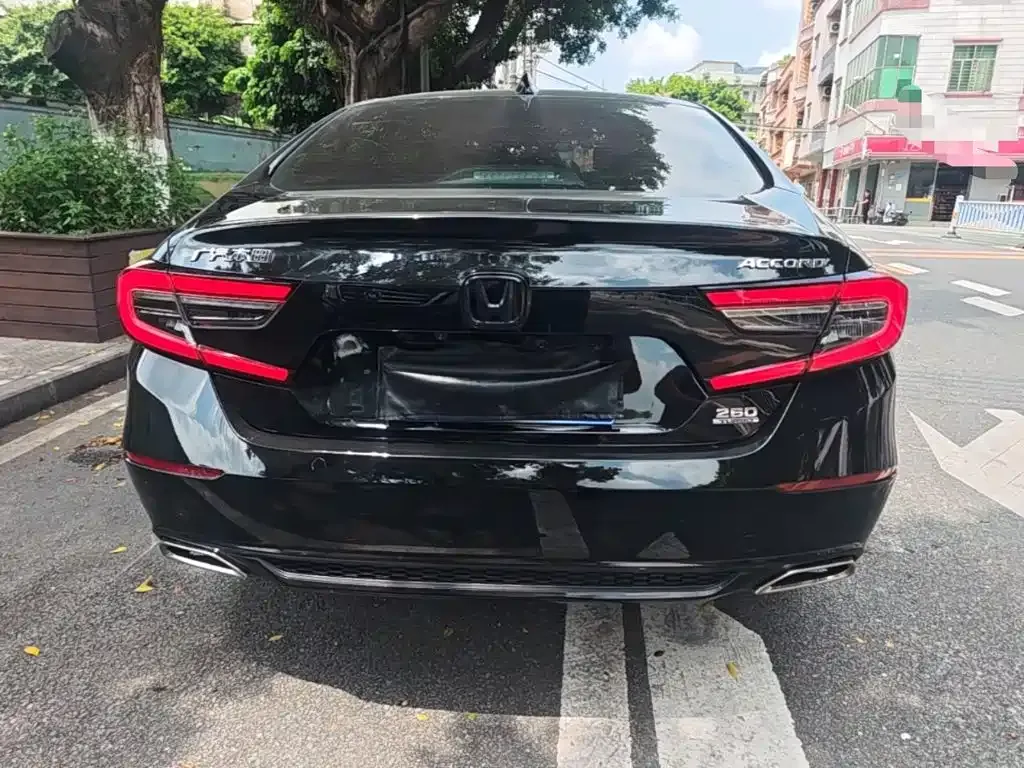 Honda Accord — фото 8