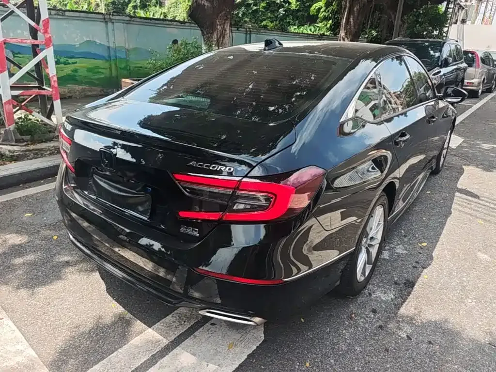 Honda Accord — фото 10