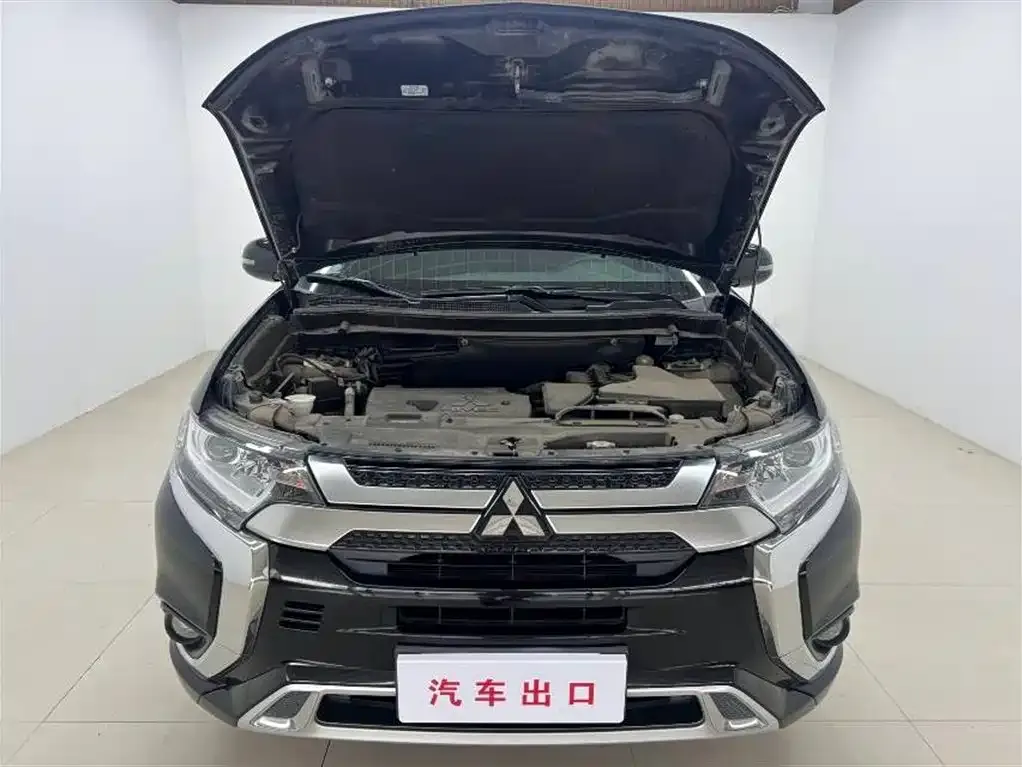Mitsubishi Outlander — фото 5