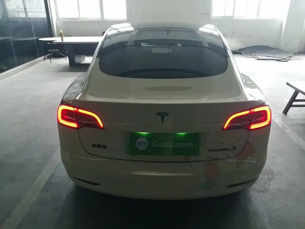 Tesla Model 3 — фото 5