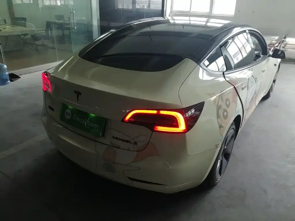 Tesla Model 3 — фото 4