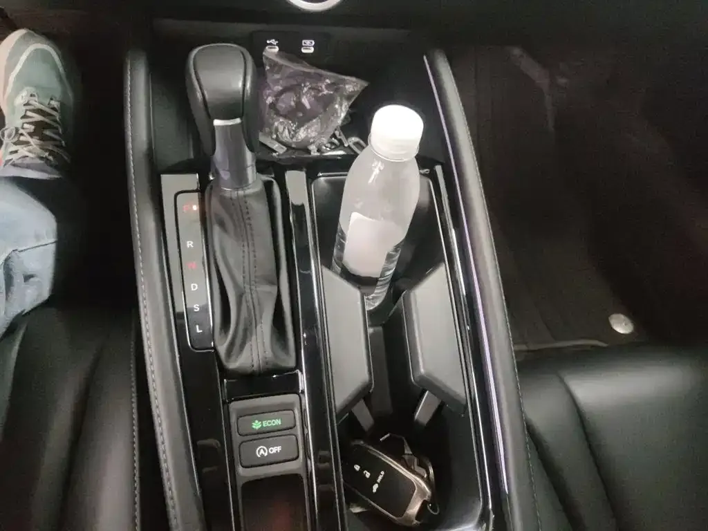 Honda Accord — фото 10