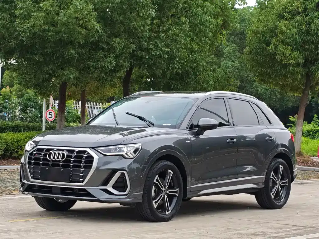 Audi Q3 — фото 1