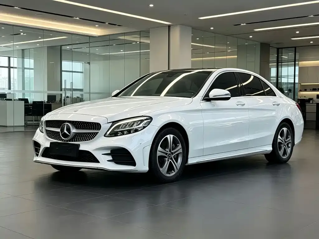 Mercedes-Benz C-Class — фото 1