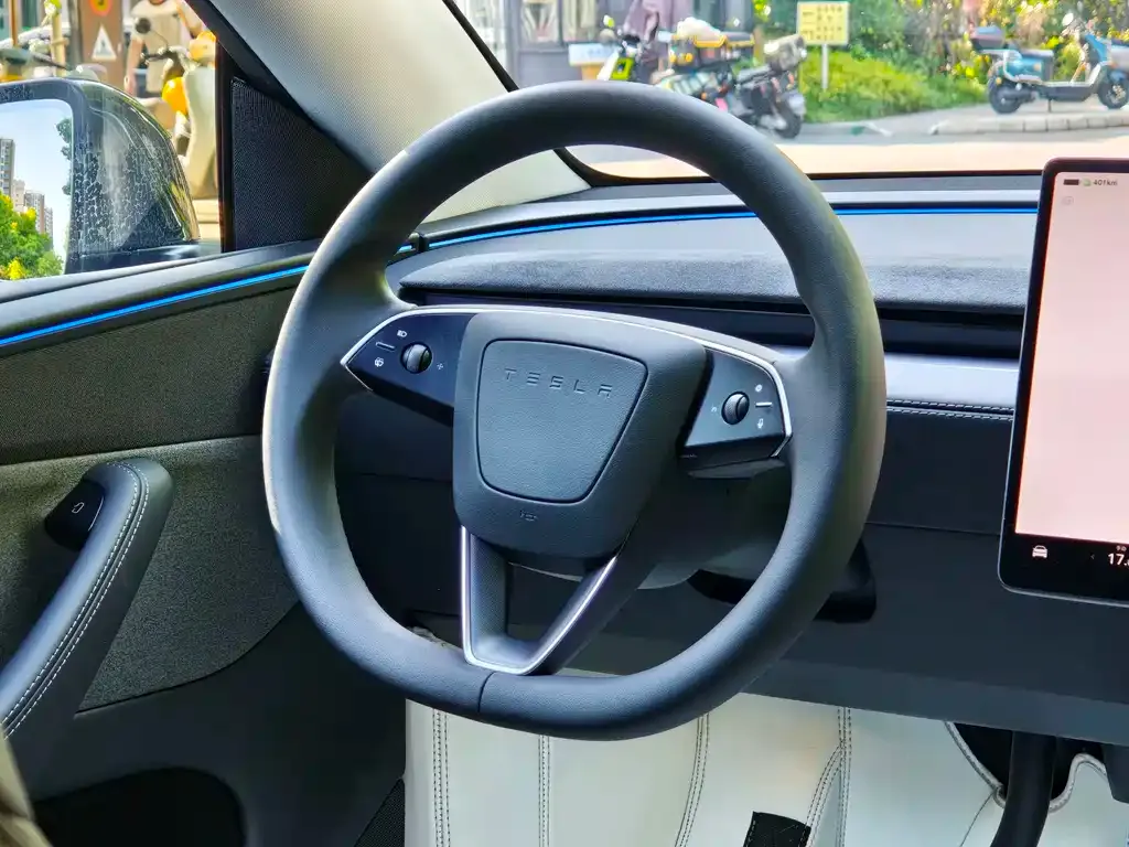 Tesla Model Y — фото 6