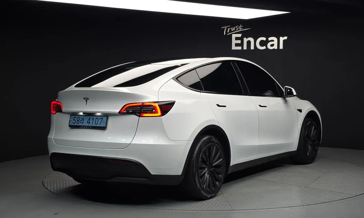 Tesla Model Y — фото 4