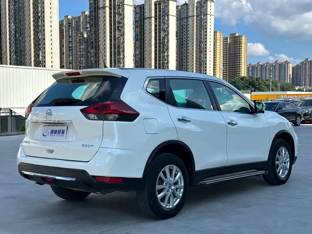Nissan X-Trail — фото 10