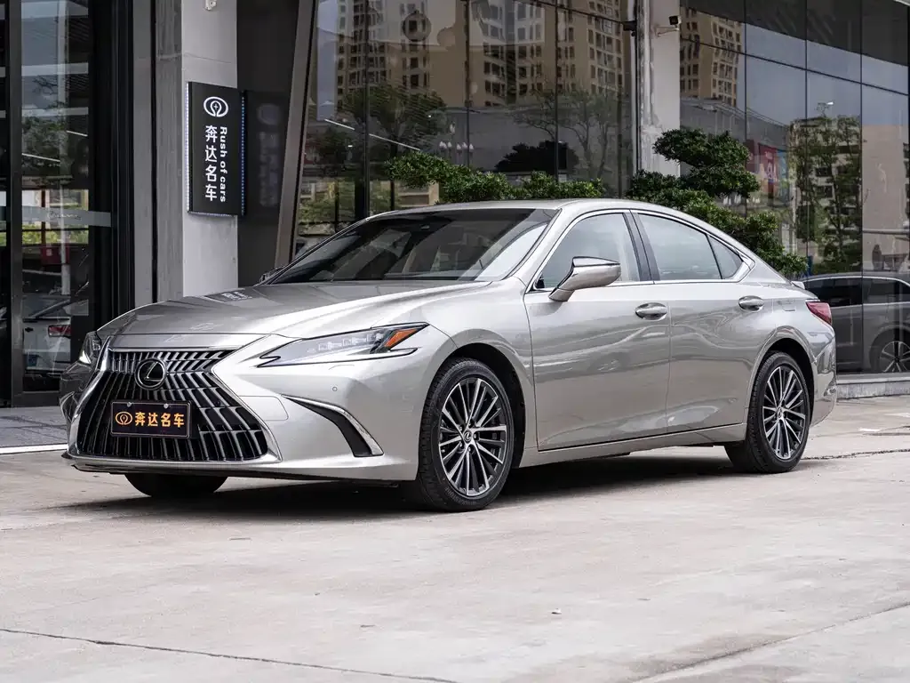 Lexus ES — фото 1