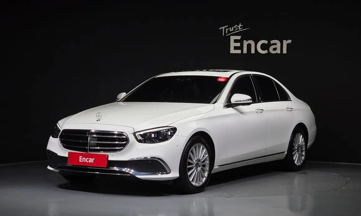 Mercedes-Benz E-Class — фото 1