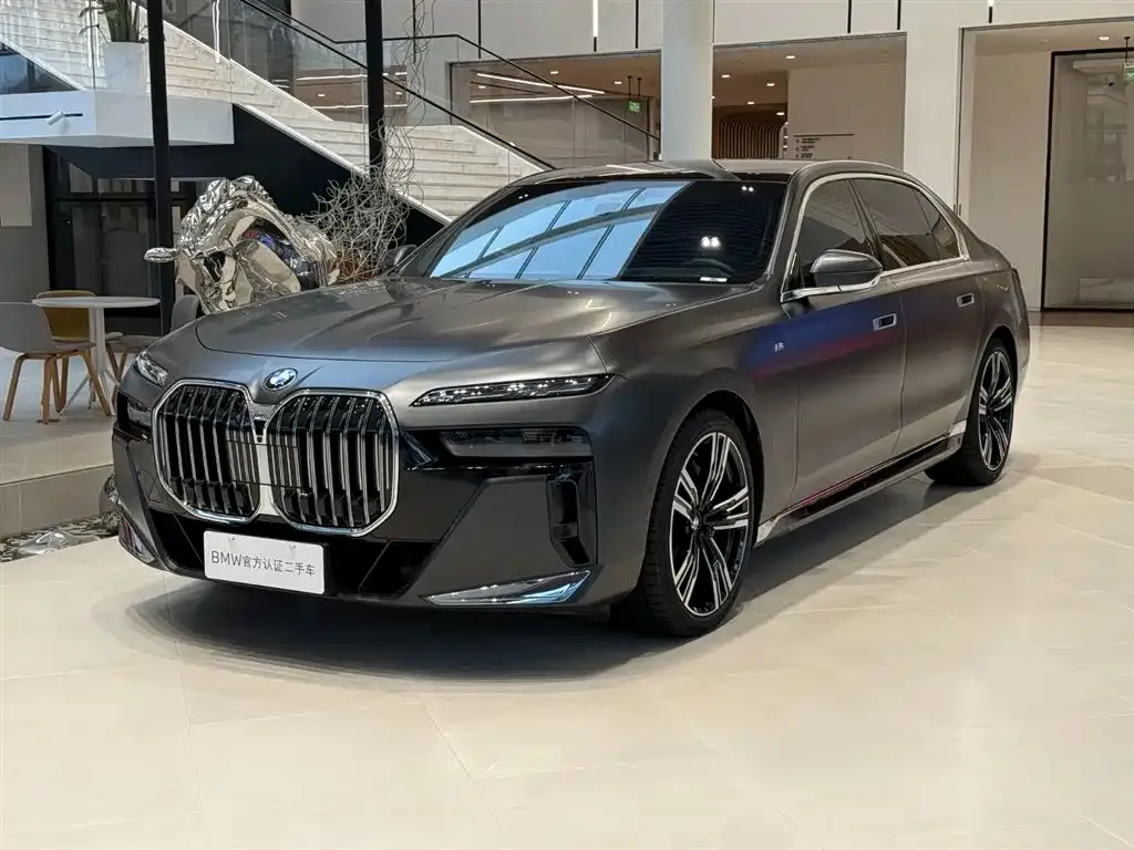 BMW 7 Series — фото 1