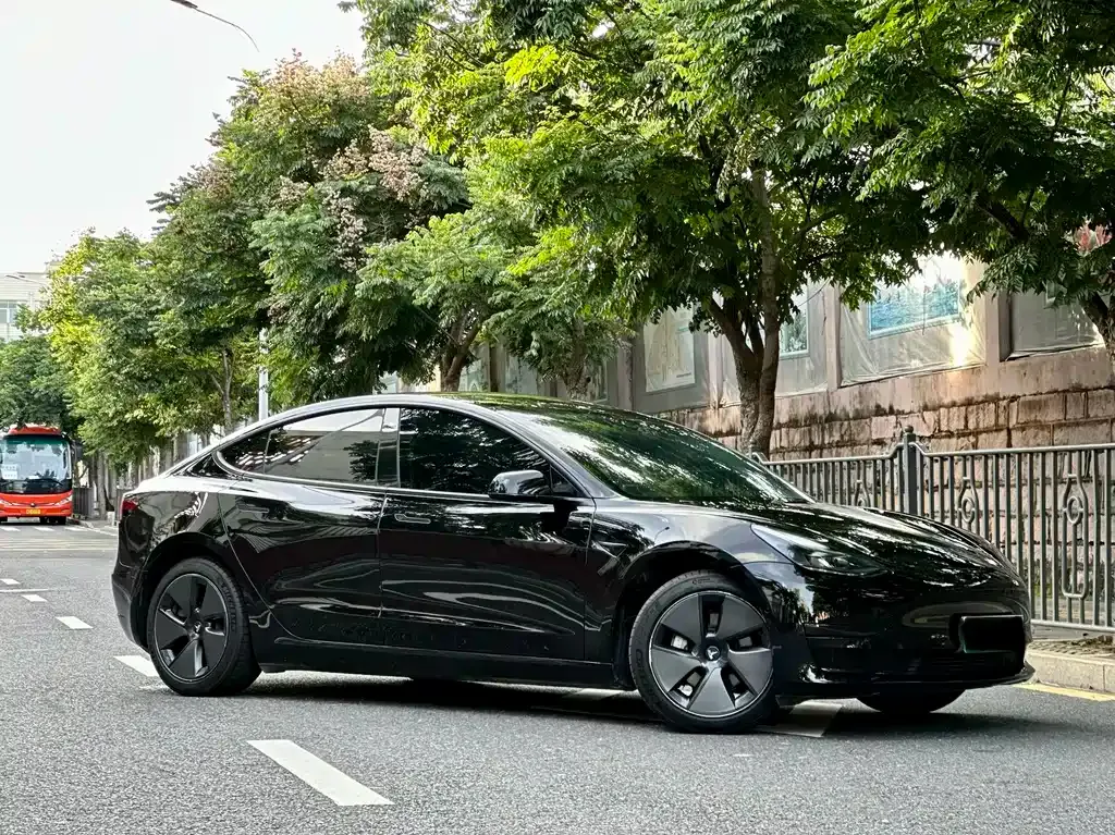 Tesla Model 3 — фото 7