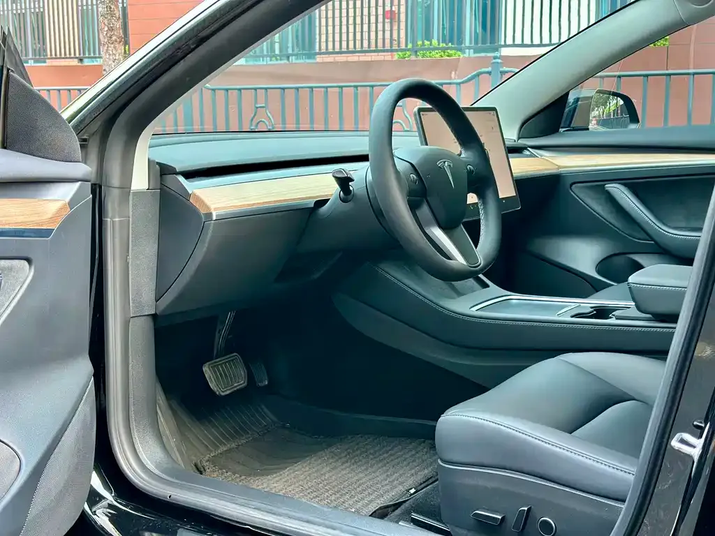 Tesla Model 3 — фото 6