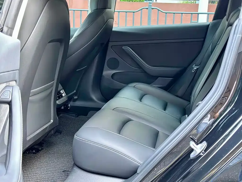 Tesla Model 3 — фото 2