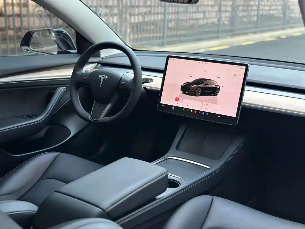 Tesla Model 3 — фото 3