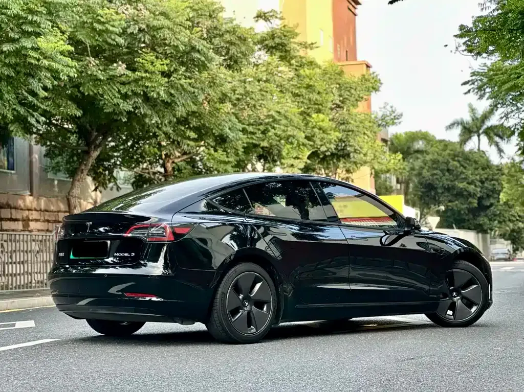 Tesla Model 3 — фото 5