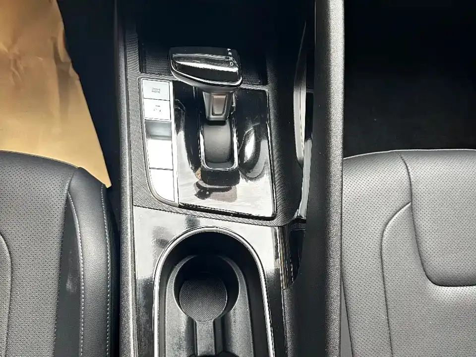 Hyundai Elantra — фото 4