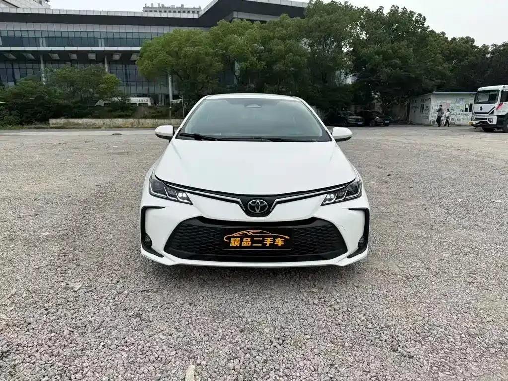 Toyota Corolla — фото 1
