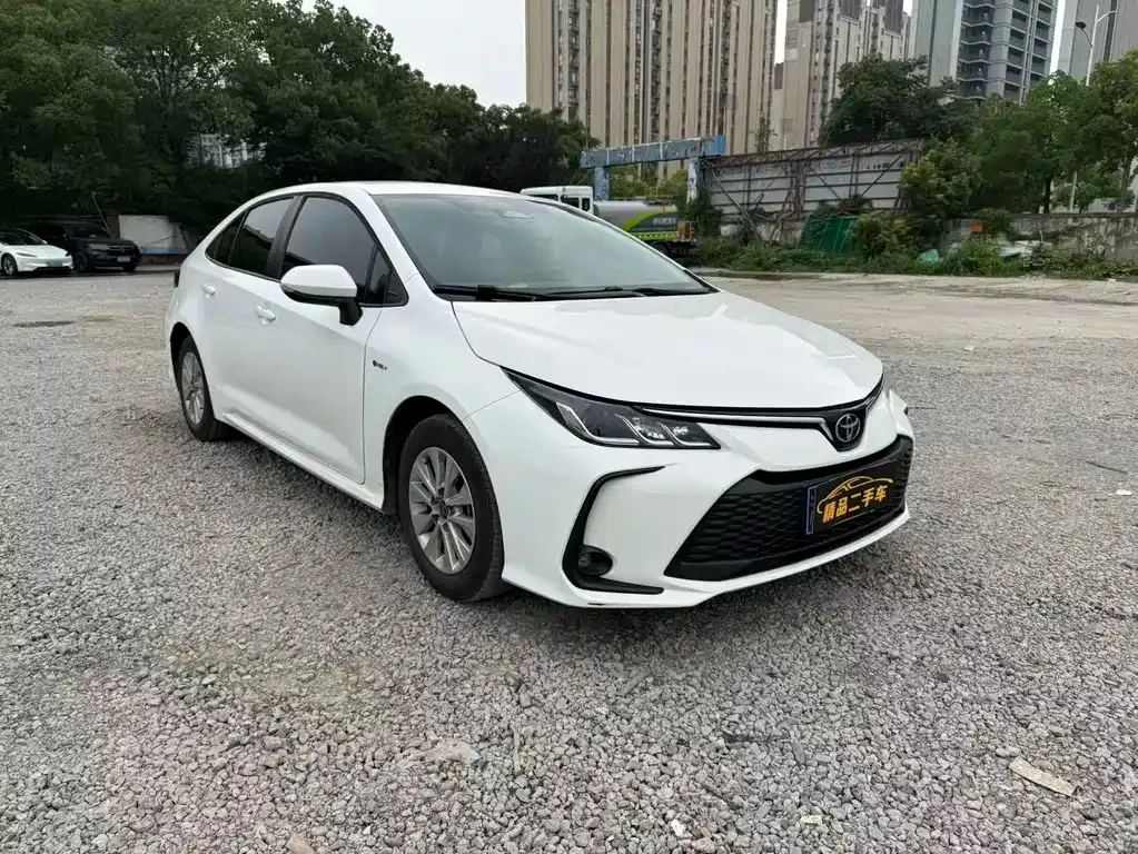 Toyota Corolla — фото 10