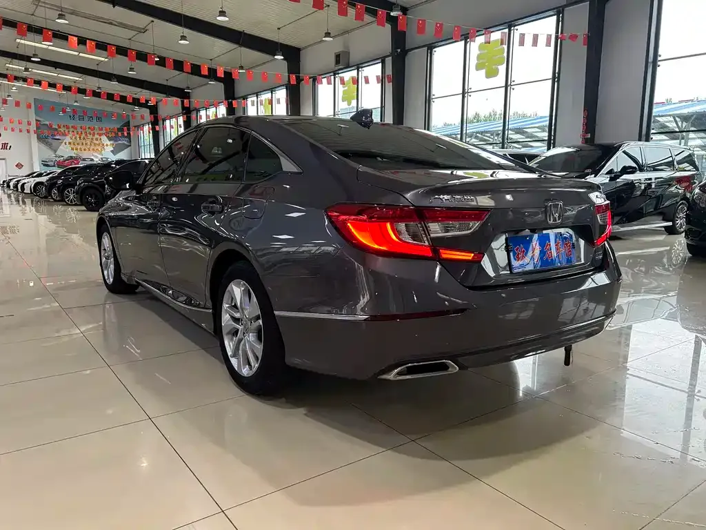 Honda Accord — фото 8