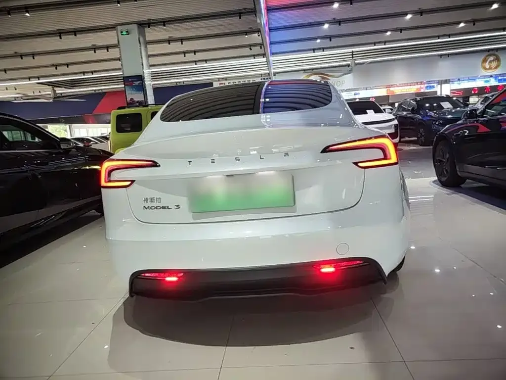 Tesla Model 3 — фото 6