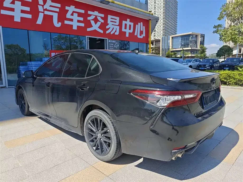 Toyota Camry — фото 8