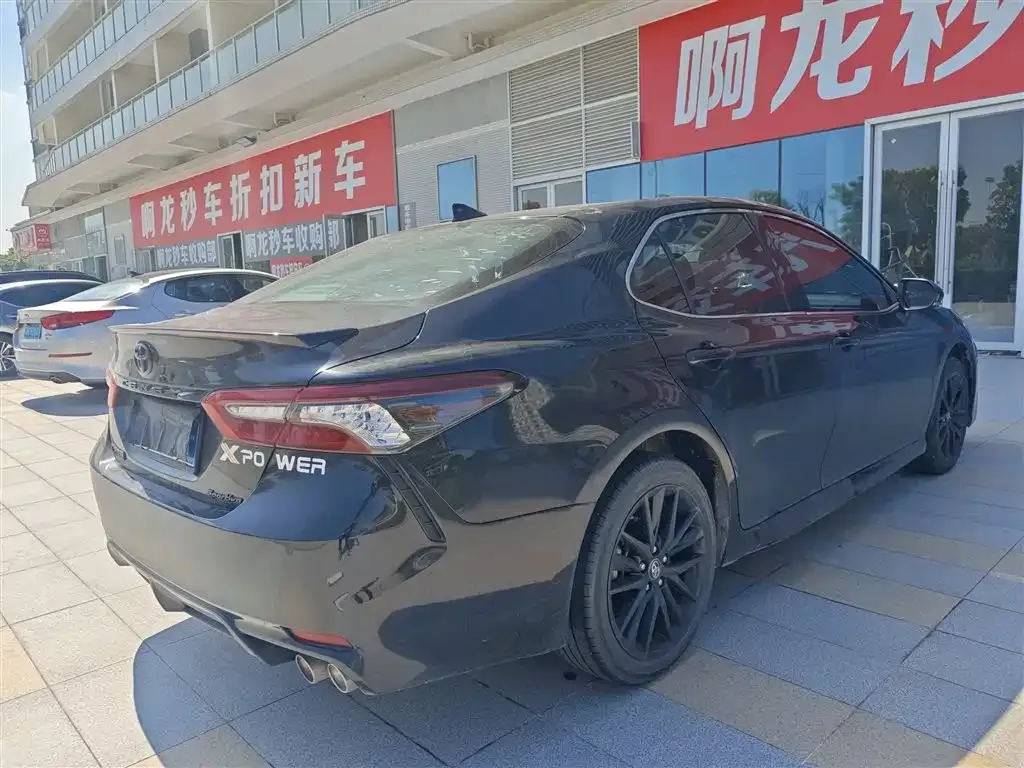 Toyota Camry — фото 5