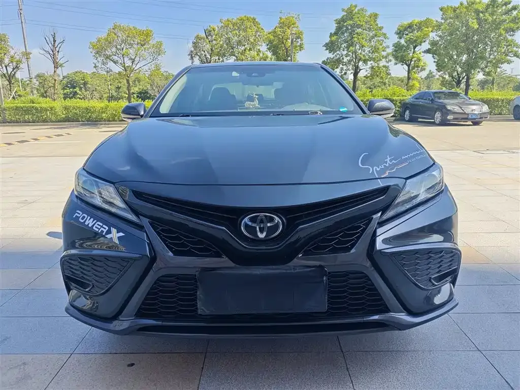 Toyota Camry — фото 9