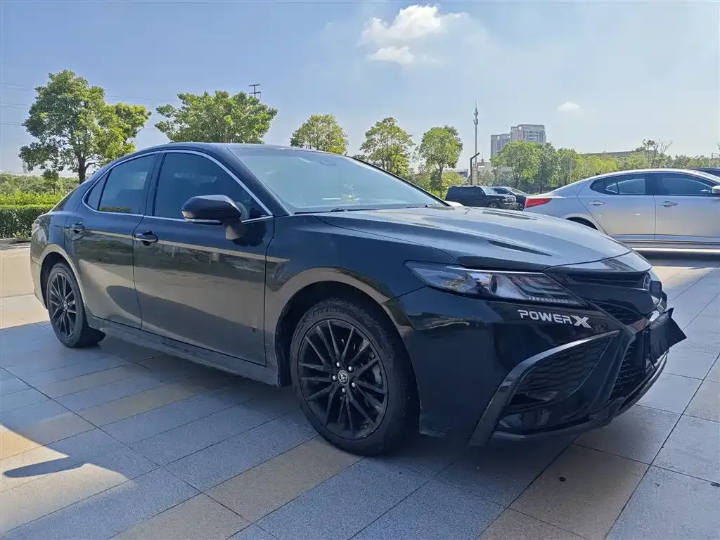 Toyota Camry — фото 6