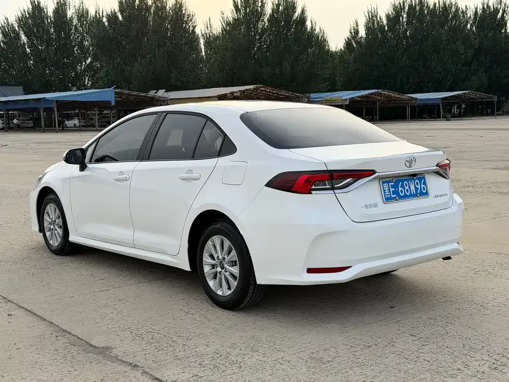 Toyota Corolla — фото 10